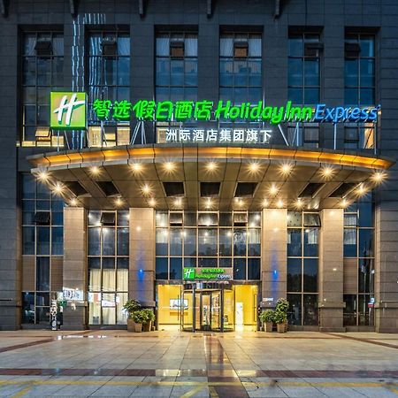 Holiday Inn Express Chongqing Guanyinqiao By Ihg Экстерьер фото