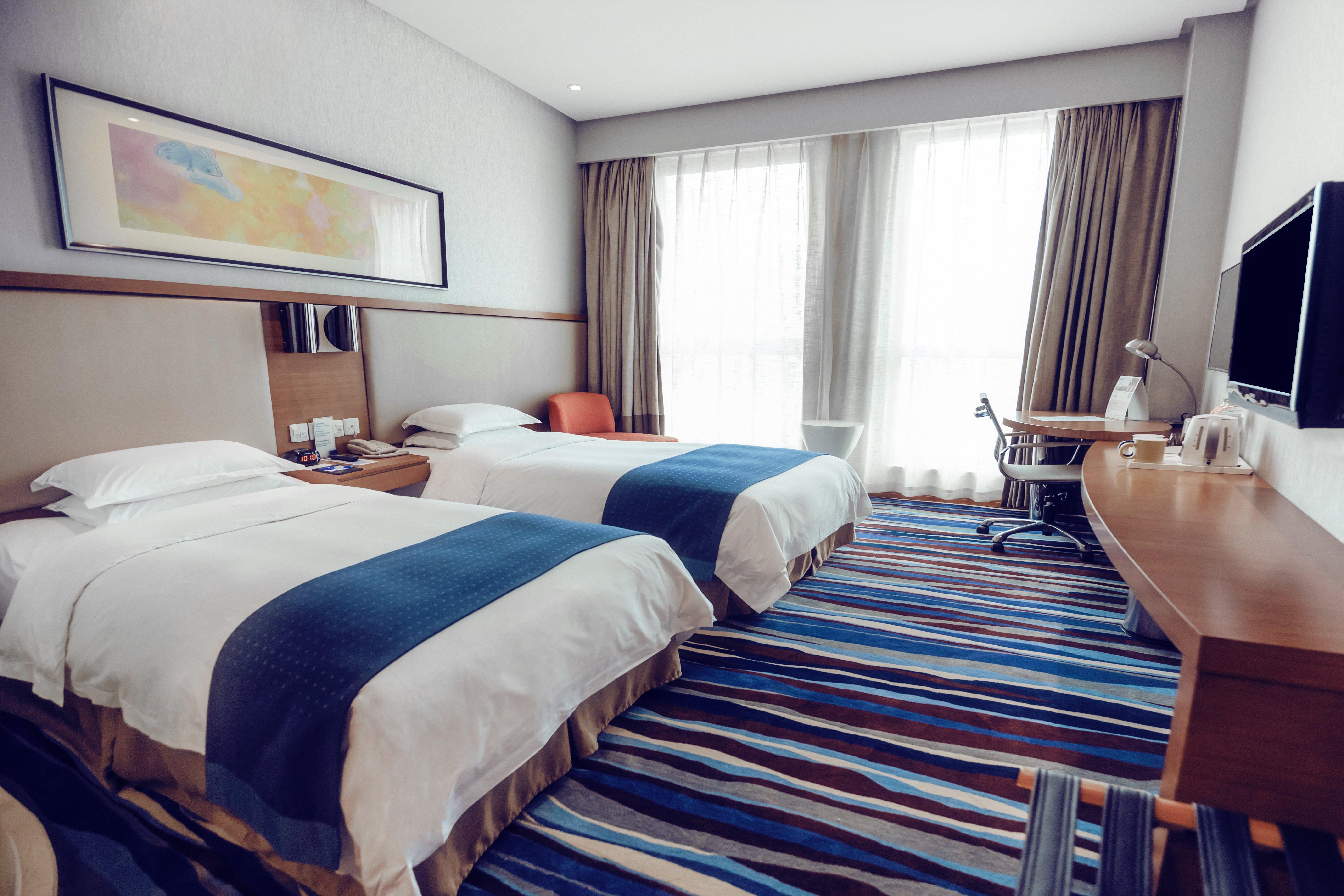 Holiday Inn Express Chongqing Guanyinqiao By Ihg Экстерьер фото
