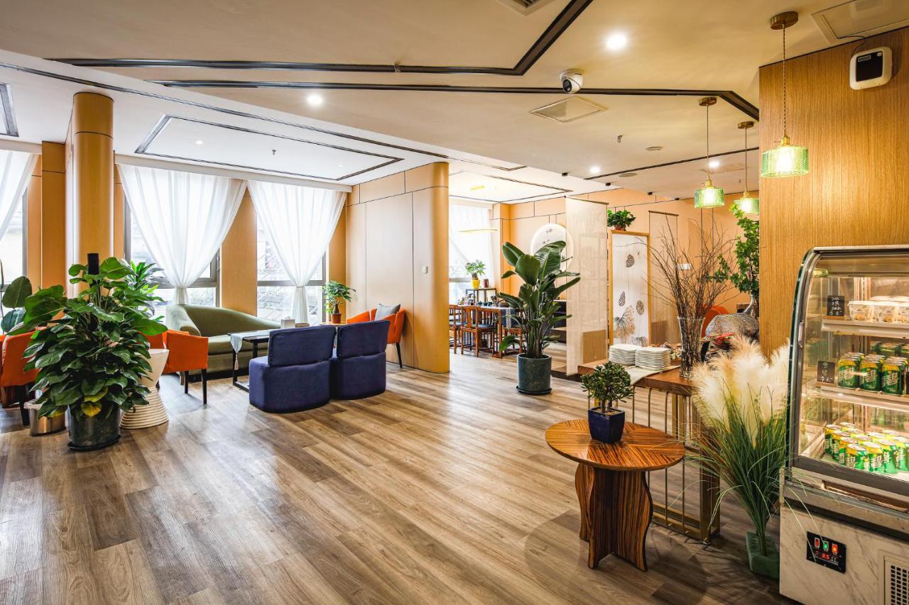 Holiday Inn Express Chongqing Guanyinqiao By Ihg Экстерьер фото