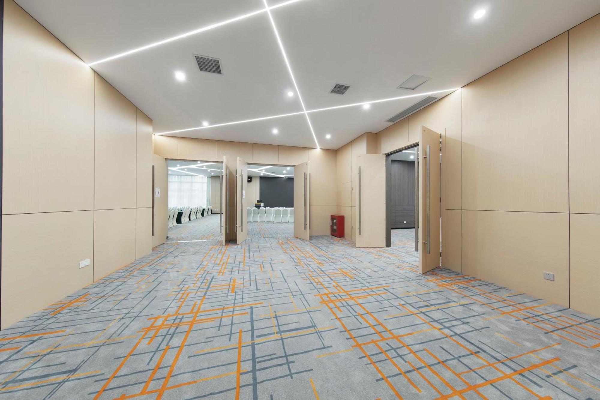 Holiday Inn Express Chongqing Guanyinqiao By Ihg Экстерьер фото