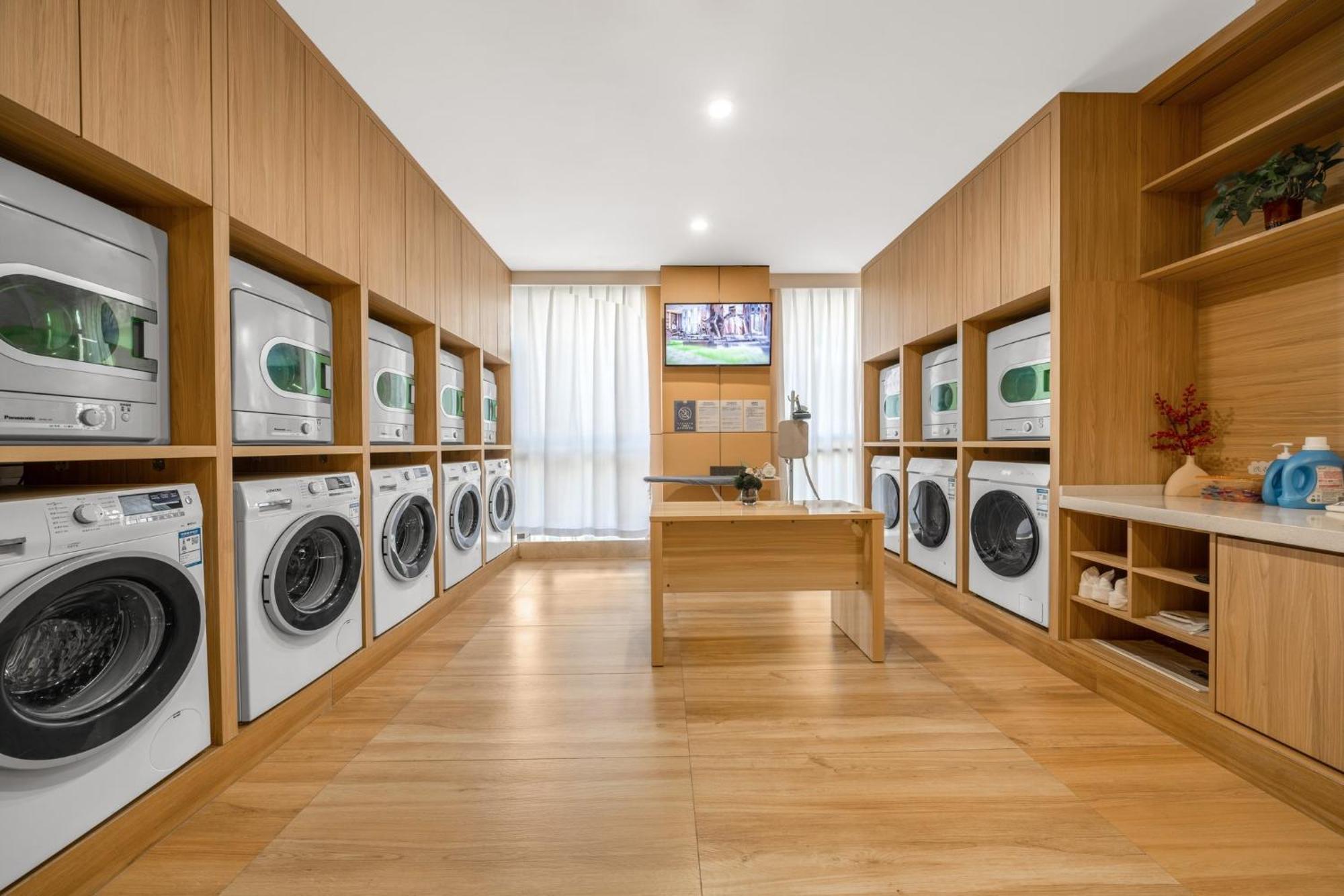 Holiday Inn Express Chongqing Guanyinqiao By Ihg Экстерьер фото