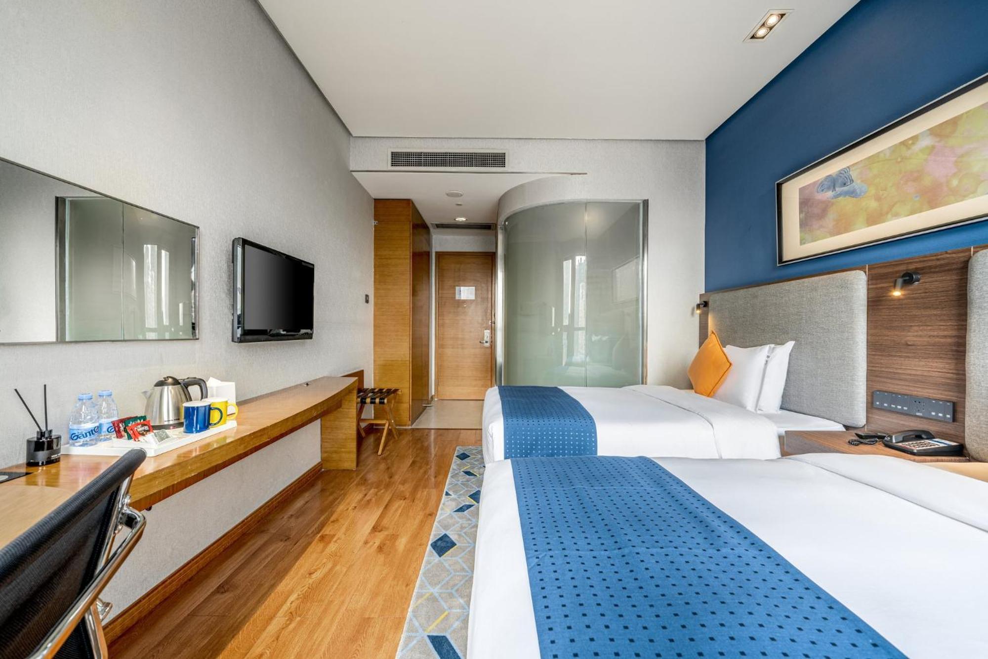 Holiday Inn Express Chongqing Guanyinqiao By Ihg Экстерьер фото