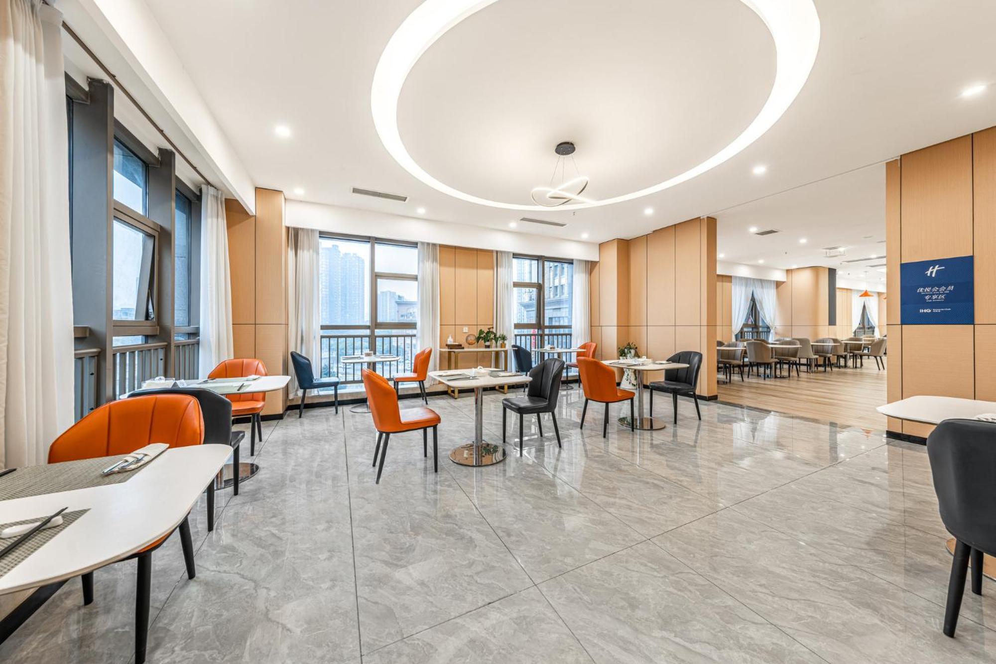 Holiday Inn Express Chongqing Guanyinqiao By Ihg Экстерьер фото
