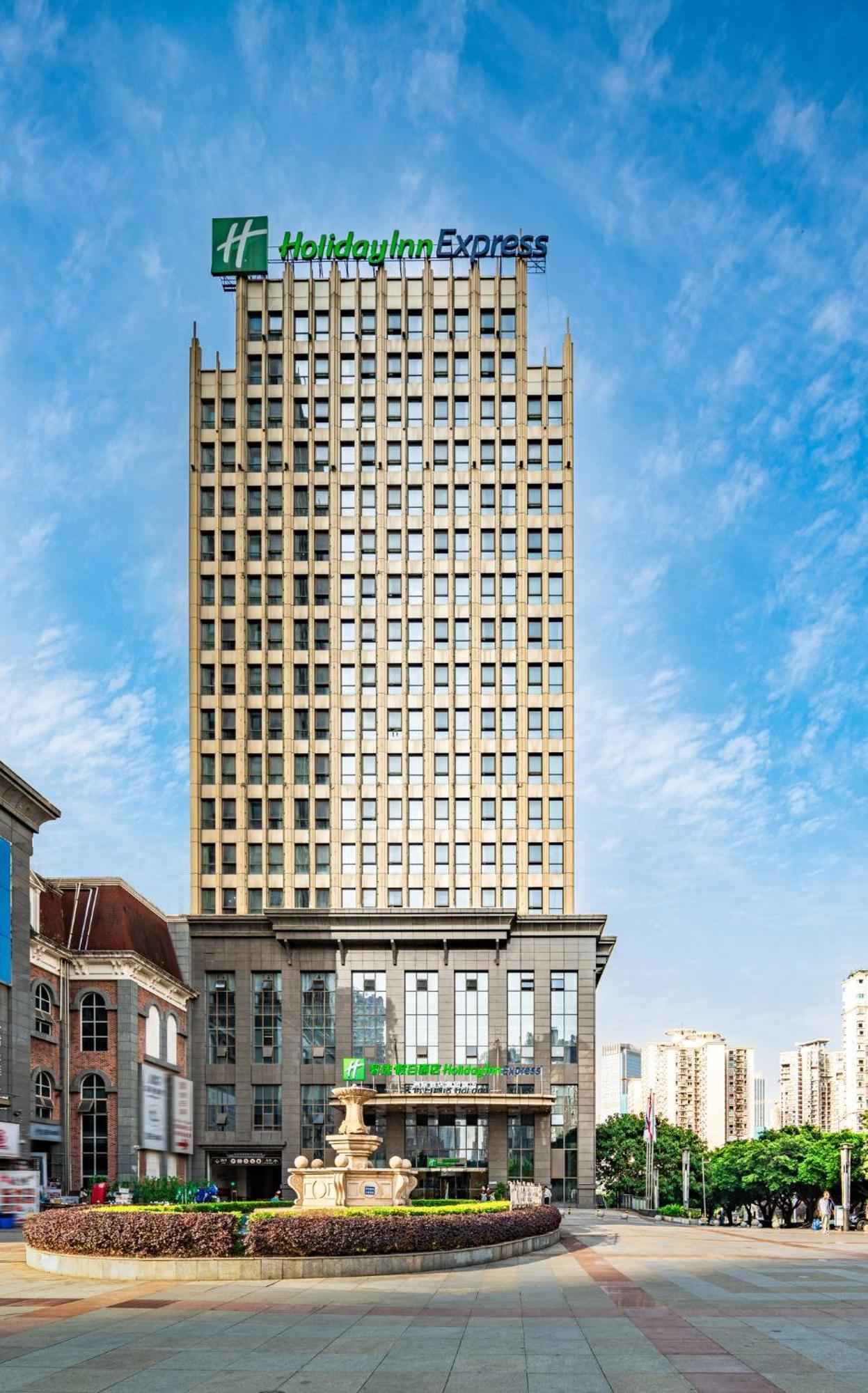 Holiday Inn Express Chongqing Guanyinqiao By Ihg Экстерьер фото