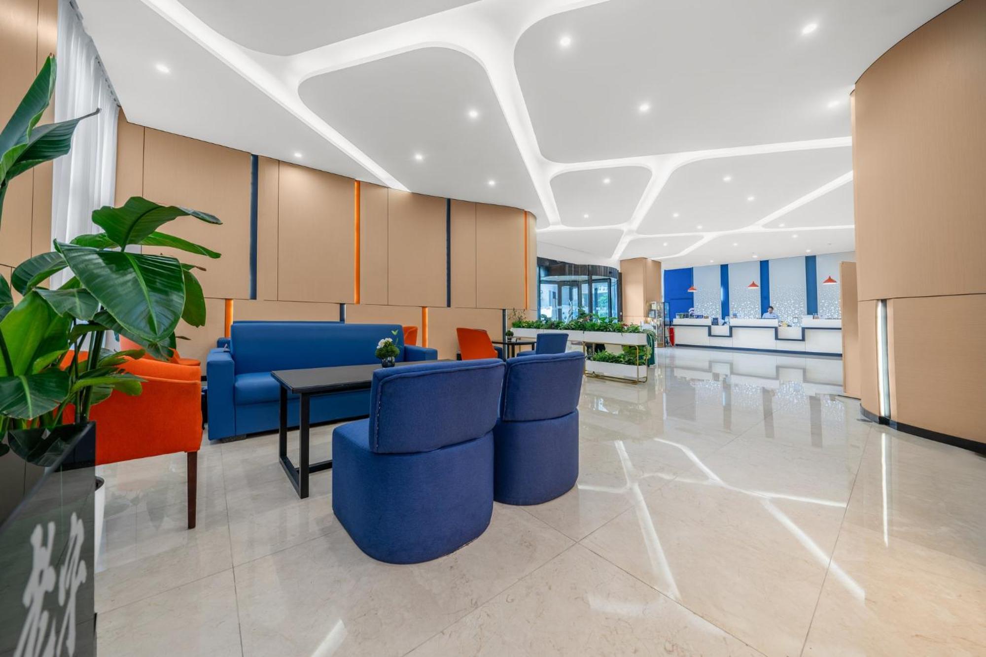Holiday Inn Express Chongqing Guanyinqiao By Ihg Экстерьер фото