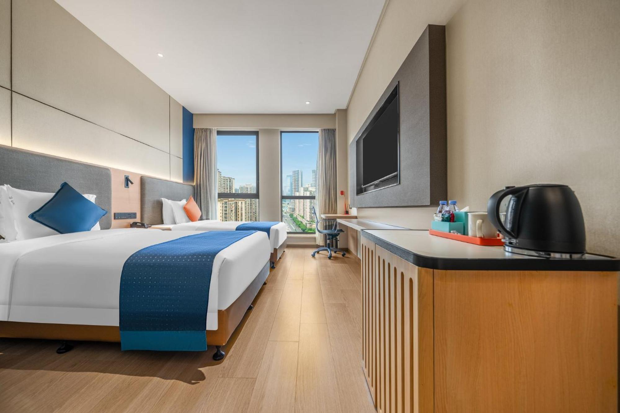 Holiday Inn Express Chongqing Guanyinqiao By Ihg Экстерьер фото